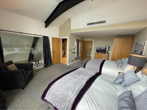 Quebecs Luxury Aparthotel Leeds  Exterior foto
