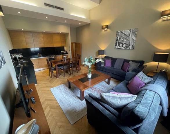 Quebecs Luxury Aparthotel Leeds  Exterior foto