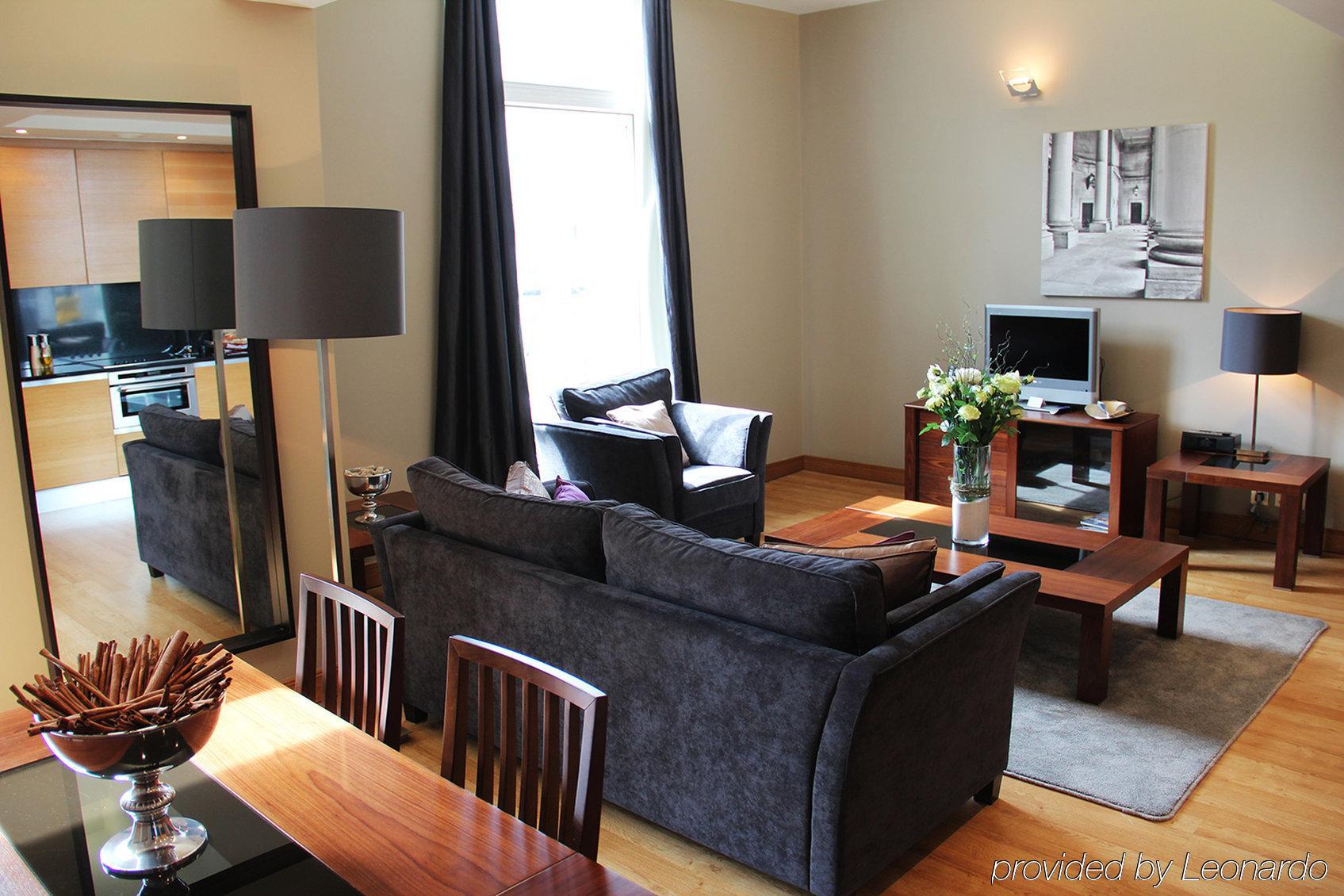 Quebecs Luxury Aparthotel Leeds  Exterior foto
