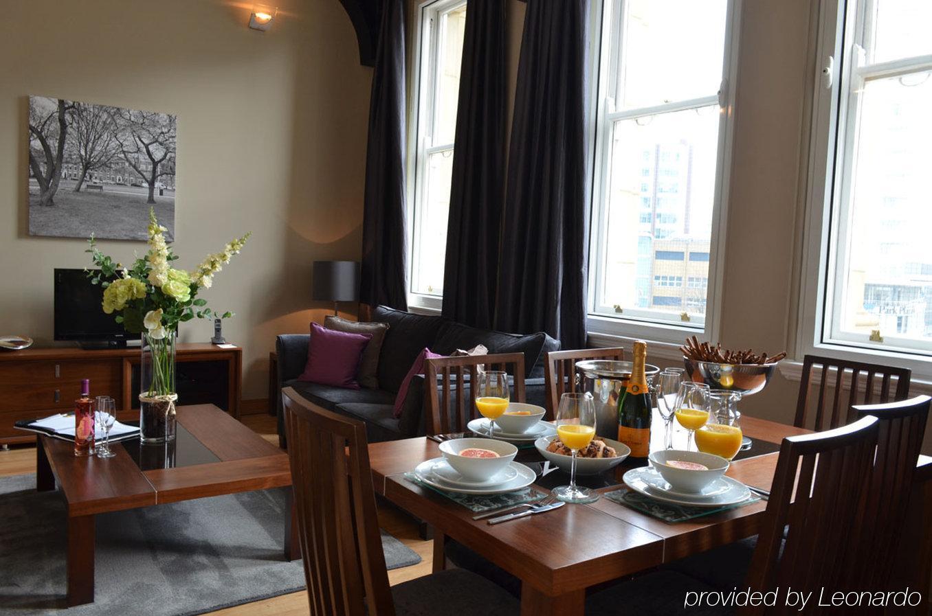 Quebecs Luxury Aparthotel Leeds  Exterior foto