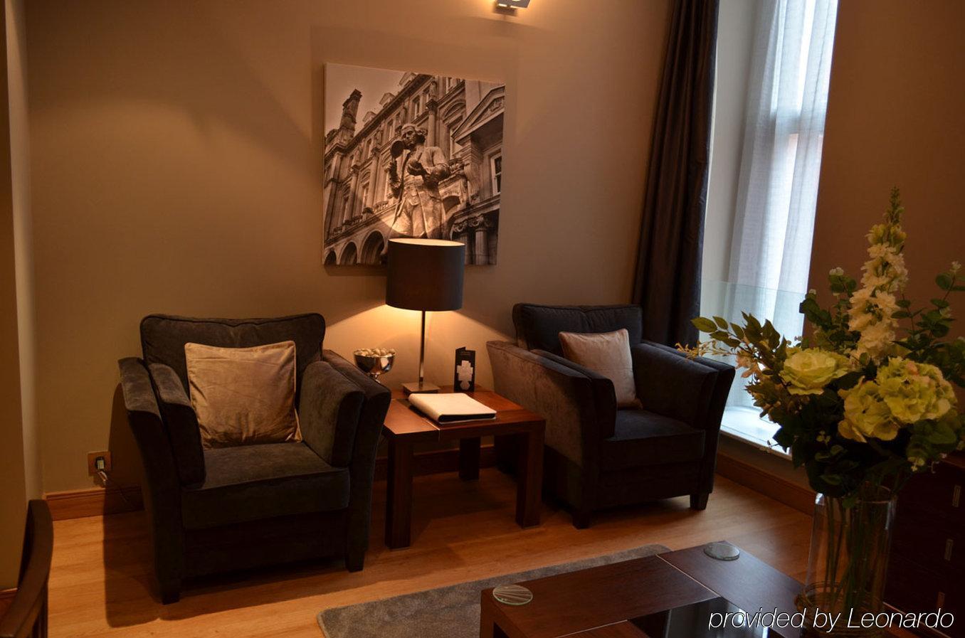 Quebecs Luxury Aparthotel Leeds  Exterior foto