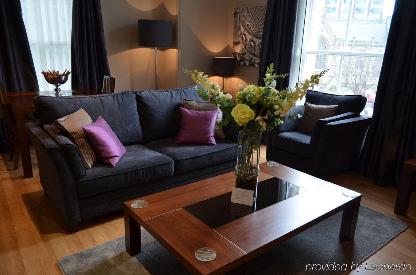 Quebecs Luxury Aparthotel Leeds  Exterior foto