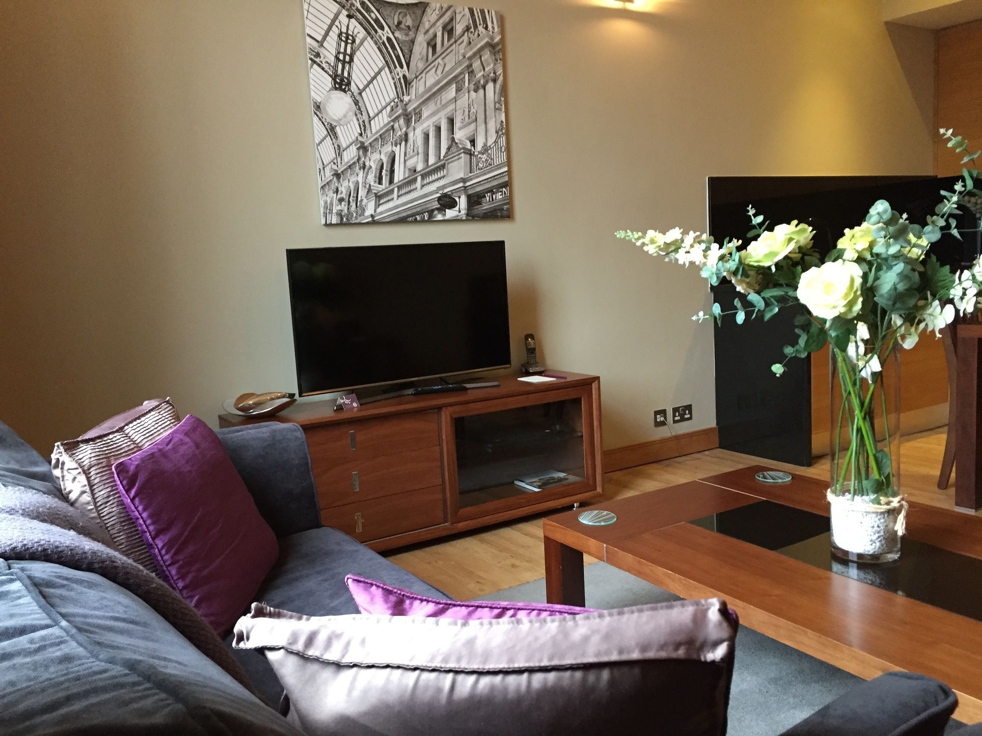Quebecs Luxury Aparthotel Leeds  Exterior foto